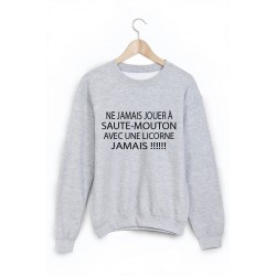 Sweat-Shirt imprimÃ© ne jamais jouer a saute mouton avec une licorne